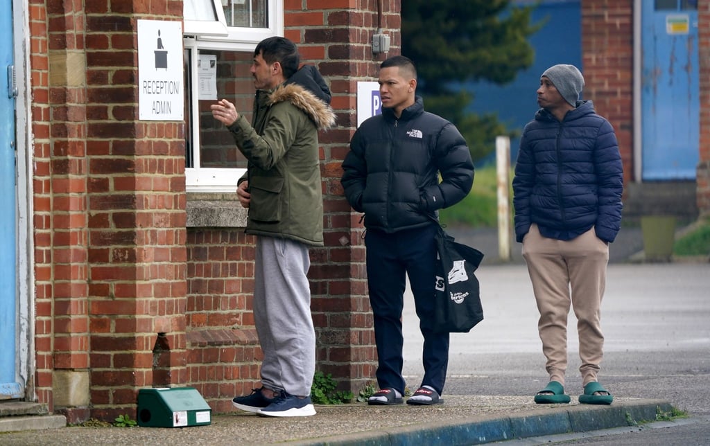 Großbritannien hat ein Platzproblem. Bisher kommen Migranten vor allem in Hotels unter, das kostet nach Regierungsangaben mehr als sechs Millionen Pfund pro Tag.