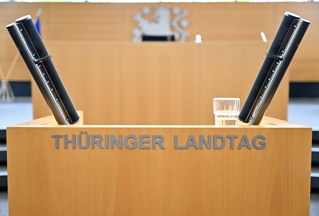 Das Rednerpult im Plenarsaal des Thüringer Landtags.