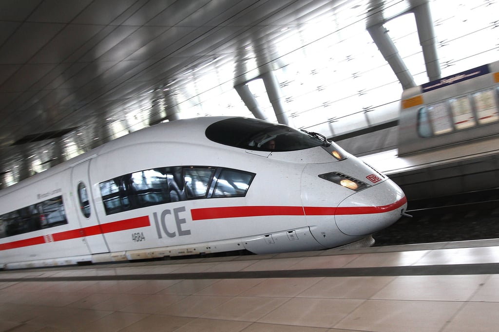 Bevor der ICE durch den Burger Bahnhof fährt, gibt es keine Ansage.