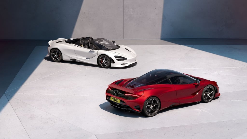 Rasantes Duo: Auch vom 750S bringt McLaren wieder sowohl einen offenen Spider als auch eine geschlossene Variante (rechts) auf die Straße.