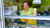 Janko Rczadki, Betreiber des Eiscafés Paradies in Jessen Nord, hat die Preise für eine Eiskugel auf 1,40 Euro erhöht.