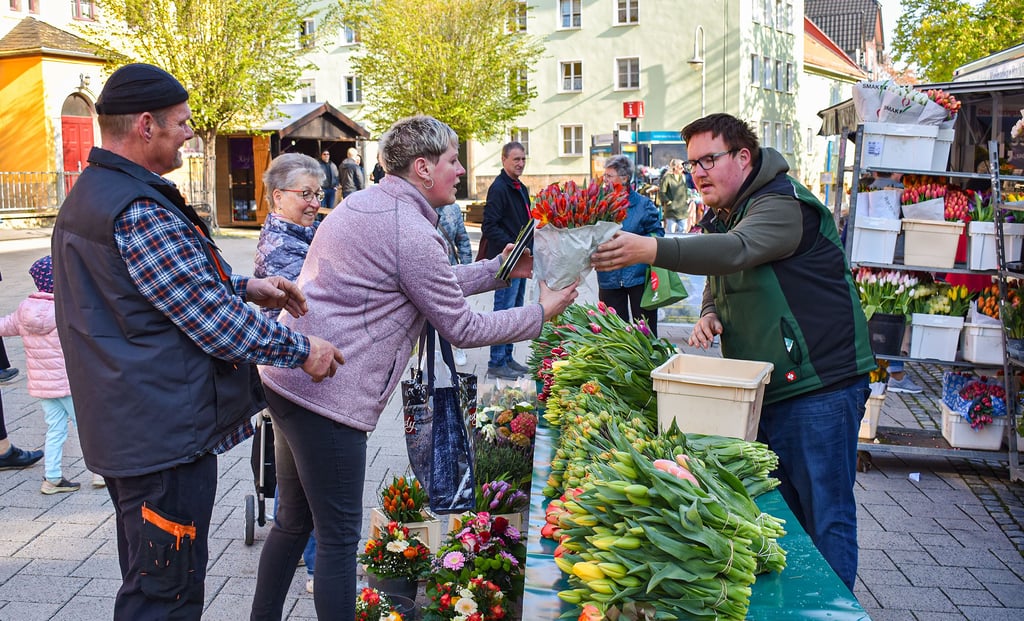 Zum Neustart auf dem Blankenburger Wochenmarkt haben sich einige neue Händler angesagt – sowohl für Blumen, als auch für Obst, Gemüse, Fleisch und Wurst.