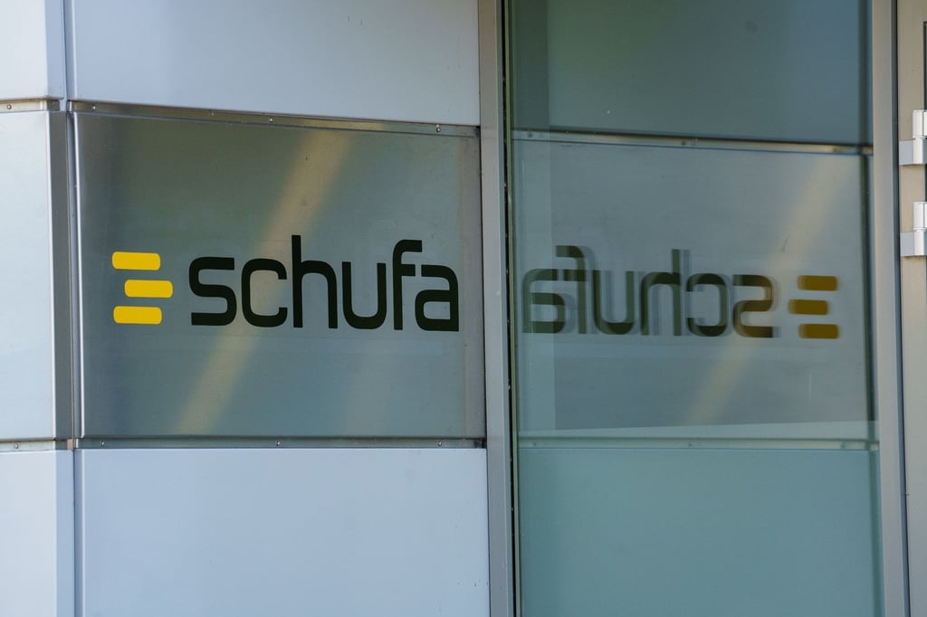 Für 250.000 Verbraucher verbessert sich nach einer Privatinsolvenz die Bonität. Die Schufa hat die Speicherfrist der Einträge von drei Jahren auf sechs Monate zu verkürzt.