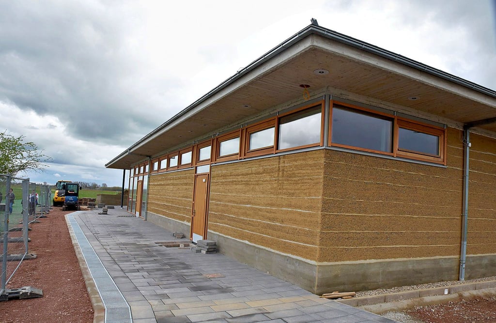 Das neue Touristeninformationszentrum im Ringheiligtum Anfang Mai seiner Bestimmung übergeben werden.