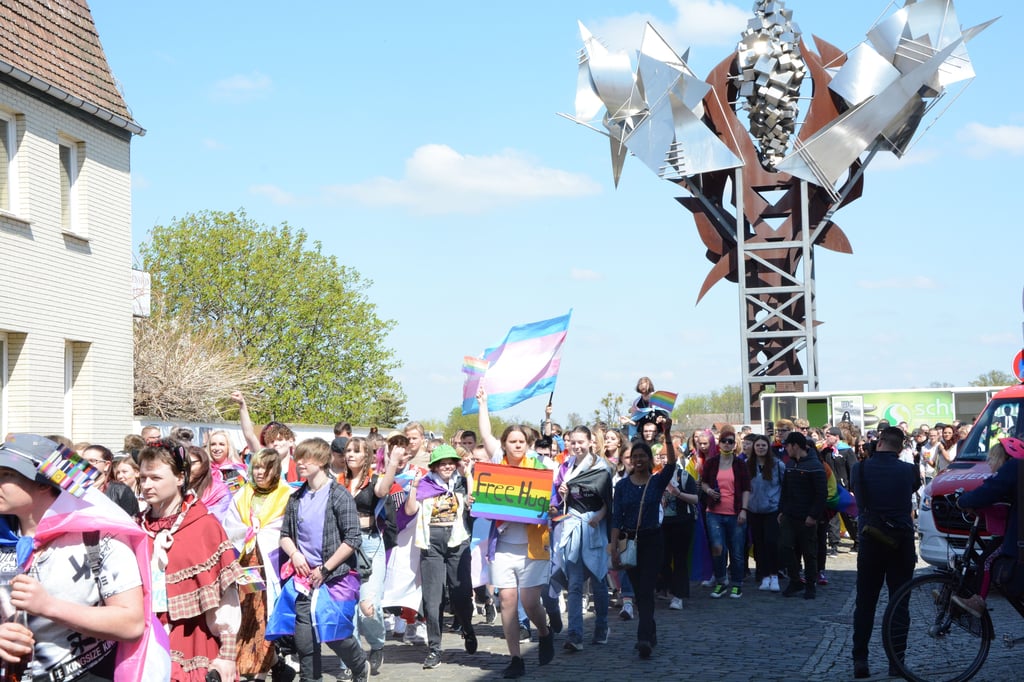 Schon im letzten Jahr war der CSD in Schönebeck ein großer Erfolg, der auch 2023 weiterbestehen soll.