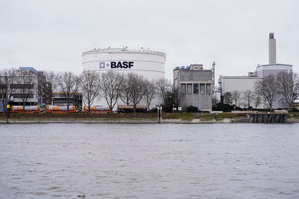 Für 2023 peilt die BASF-Führung weiter einen Umsatz von 84 bis 87 Milliarden Euro an.