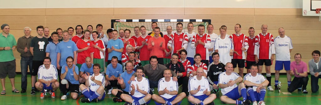 Sein neuntes Benefiz-Fußballturnier organisiert der BSV Lostau in diesem Jahr. Er hat es in die Lostauer Festwoche zum Ortsjubiläum verlegt. Hier ein Erinnerungsfoto vom Turnier aus dem Jahr 2013, damals auch dabei: der damalige Innenminister Holger Stahlknecht (CDU).