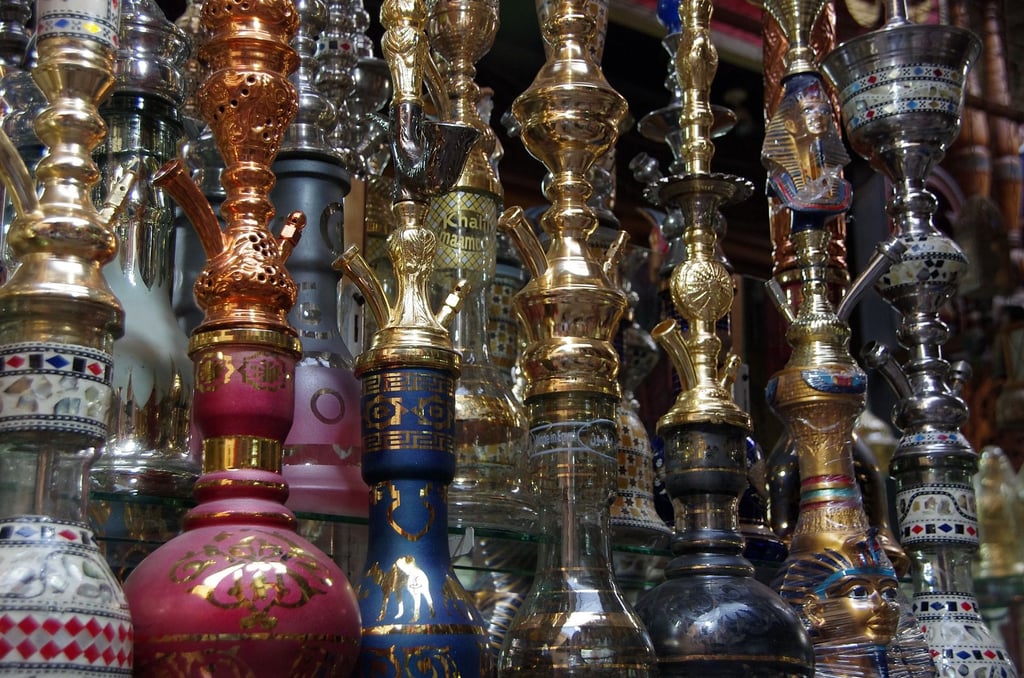 Einen Dampfshop in der Bergschlossstraße in Salzwedel haben Einbrecher heimgesucht. Sie räumten von Shishas über E-Zigaretten bis Bargeld alles aus, was nicht niet- und nagelfest war. Symbolbild:
