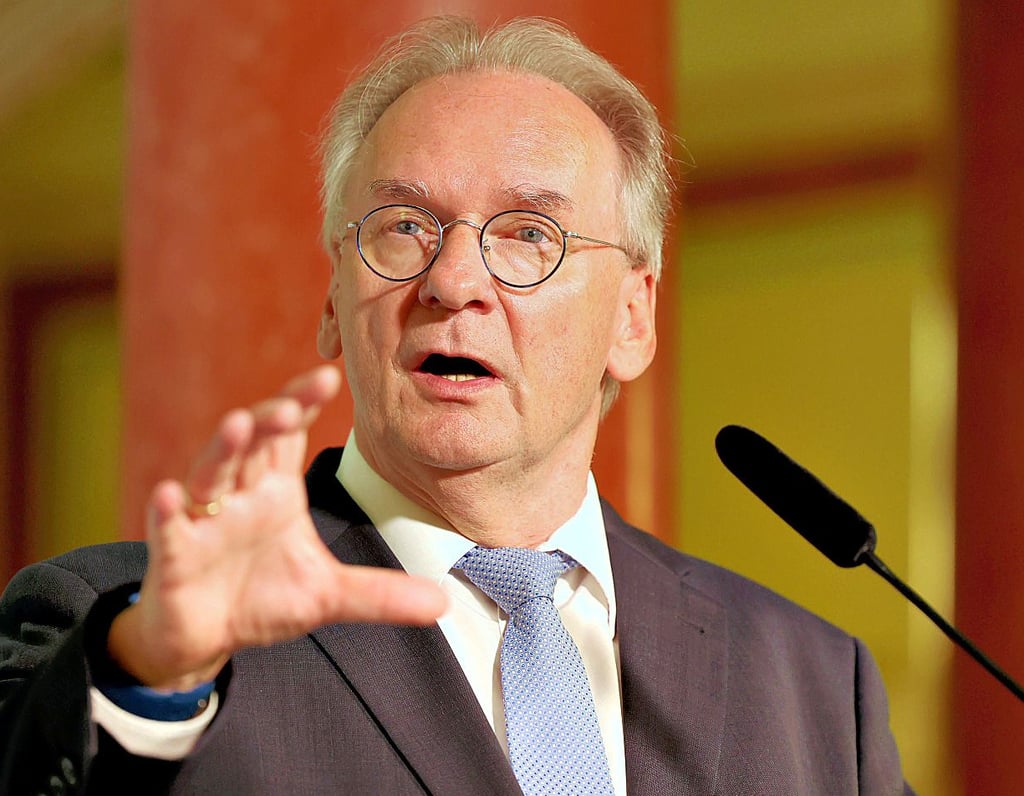 Sachsen-Anhalts Ministerpräsident Reiner Haseloff hat wiederholt niedrigere Spitzengehälter im öffentlich-rechtlichen Rundfunk gefordert.