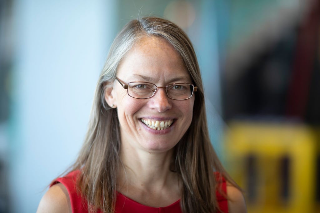 Bremens Bildungssenatorin Sascha Karolin Aulepp (SPD) lächelt.