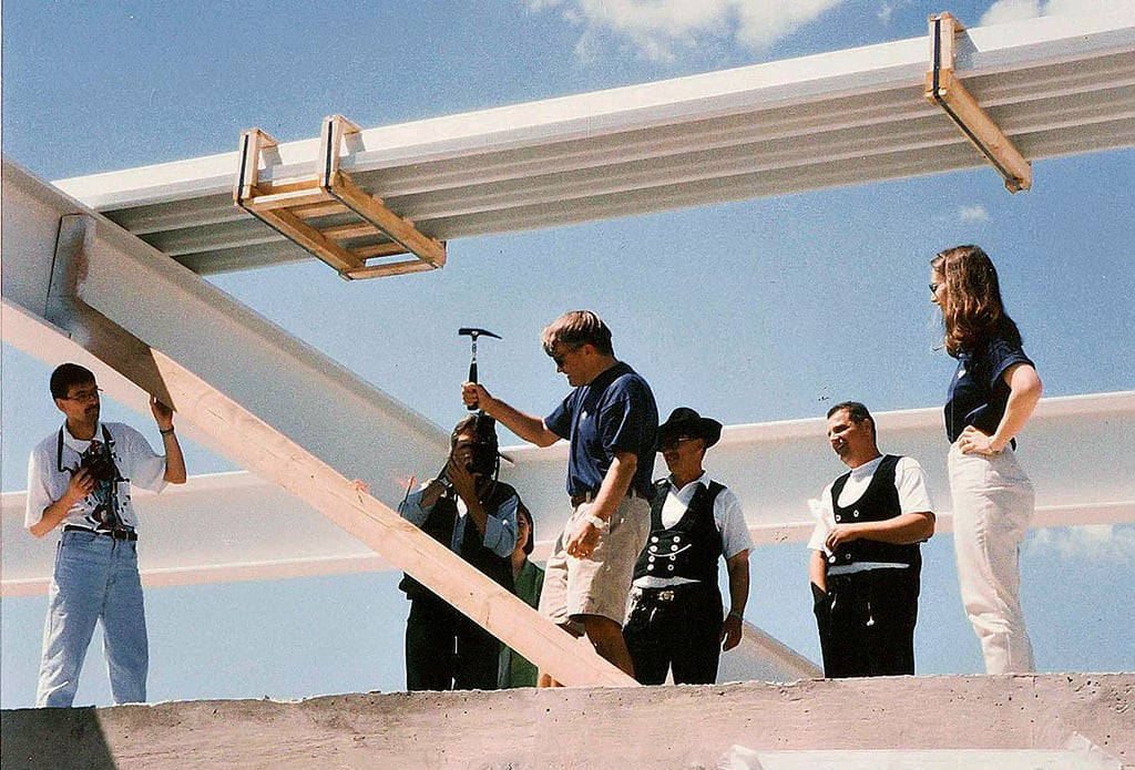 1997 wird das Richtfest von Mertik Maxitrol – wie das Unternehmen damals hieß – in Thale gefeiert. Laut DDW ist es ein Top-Betrieb der Stadt.