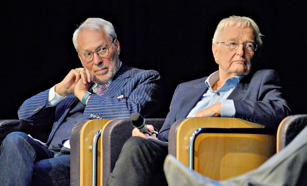 Der frühere Umweltsenator von Hamburg, Fritz Vahrenholt (l.), und Sachsen-Anhalts ehemaliger Wirtschaftsminister Horst Rehberger nahmen neben anderen Gästen an der Diskussionsveranstaltung im Bürgerhaus Hohenmölsen teil.
