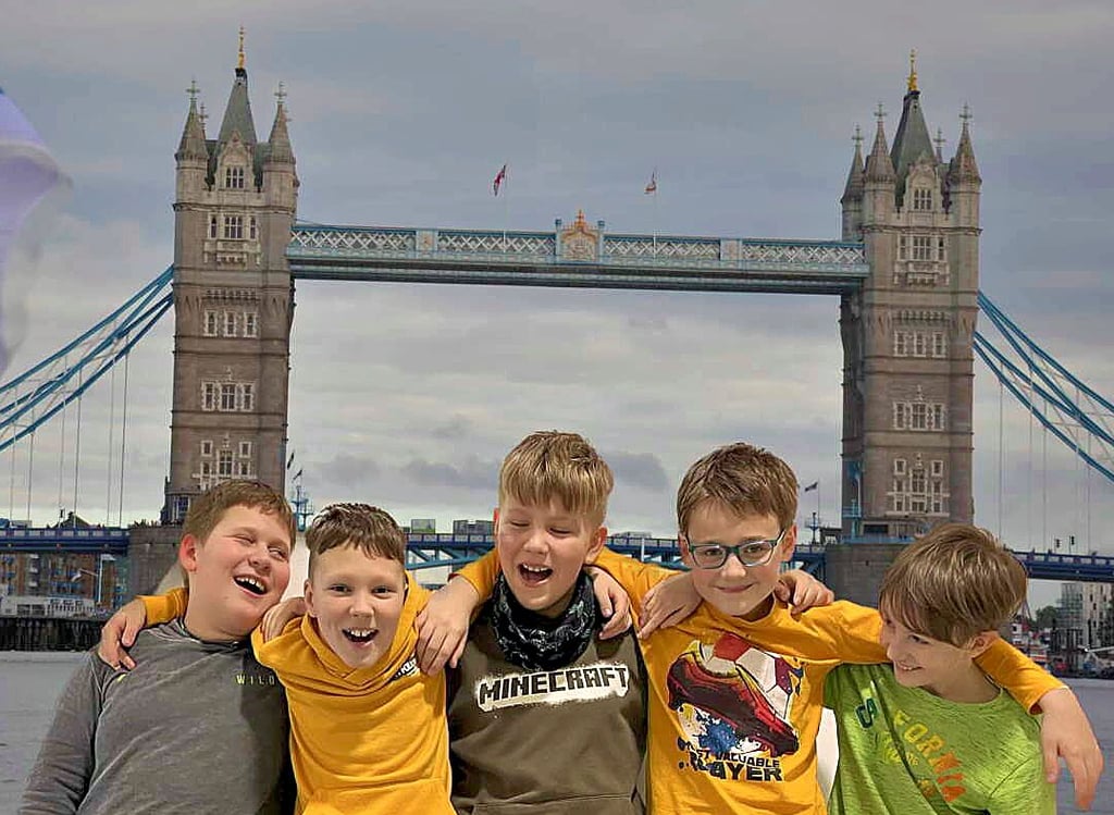 Die Tower Bridge als eines der Wahrzeichen Londons durfte als Kulisse für das Video natürlich nicht fehlen.