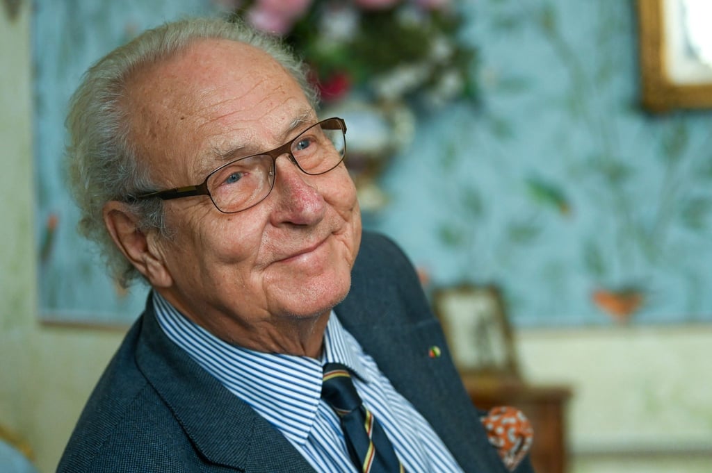 Eduard Prinz von Anhalt hat die Krönung für den Fernsehsender RTL genau im Blick.