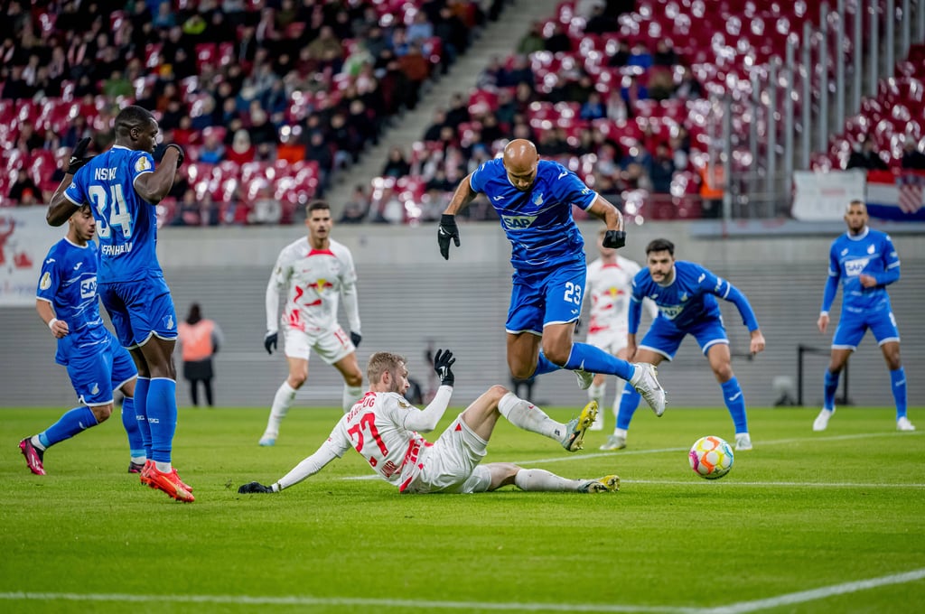 Eine Szene aus dem Hinspiel gegen Hoffenheim.