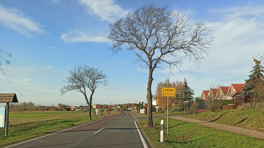 Die Ortseinfahrt nach Lostau im Jerichower Land.
