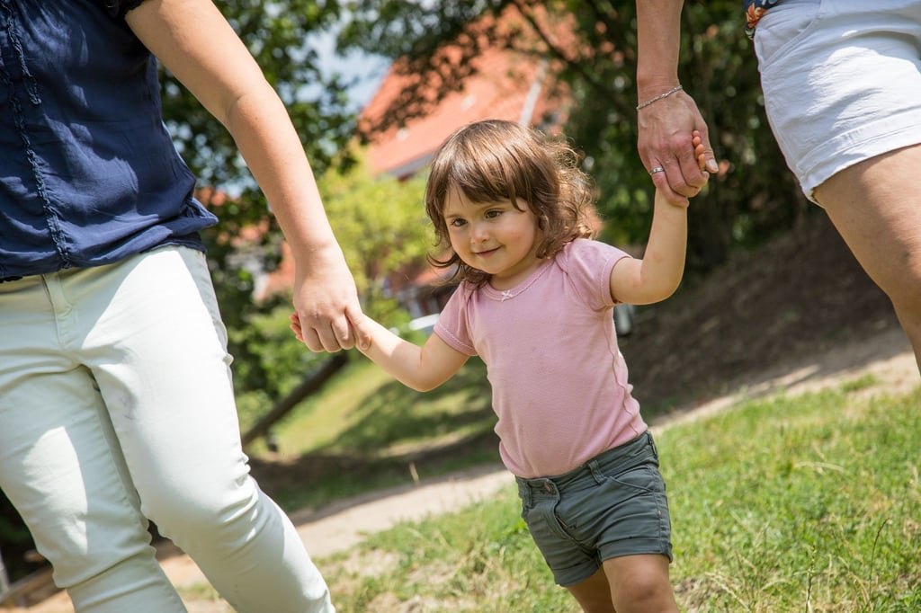 Kinder ab drei Jahren erleiden häufiger einen sogenannten Hüftschnupfen. Das sind Beschwerden, die nach einer Infektion der oberen Luftwege oder des Darmtraktes an der Hüfte auftreten.