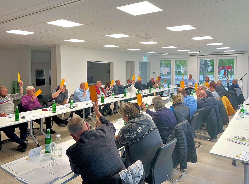 In seltener kompletter Einigkeit stimmten alle Stadtratsmitglieder am Mittwochabend im Mehrgenerationentreff für den Nachtragshaushalt.