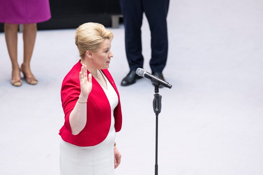Franziska Giffey ihren Eid als Regierungsmitglied im Abgeordnetenhaus ab.