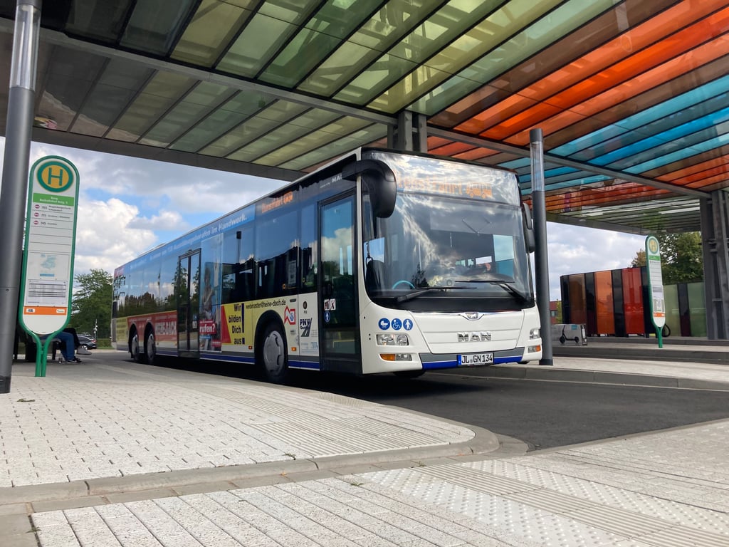Die Sperrung der Bundesstraße 1 zwischen Burg und Genthin hat auch Auswirkungen auf die Buslinien der Nahverkehrsbetriebe Jerichower Land (NJL).