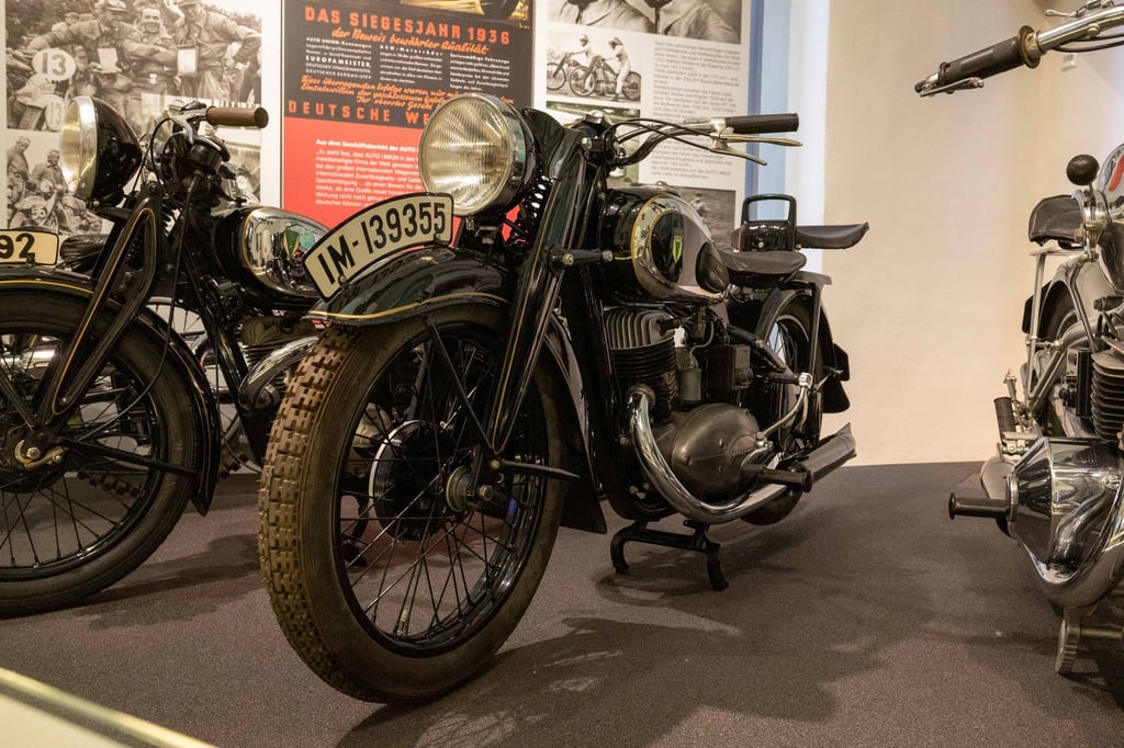 Das Modell AUTO UNION DKW RT 125 von 1940 im Motorradmuseum von Schloss Augustusburg.