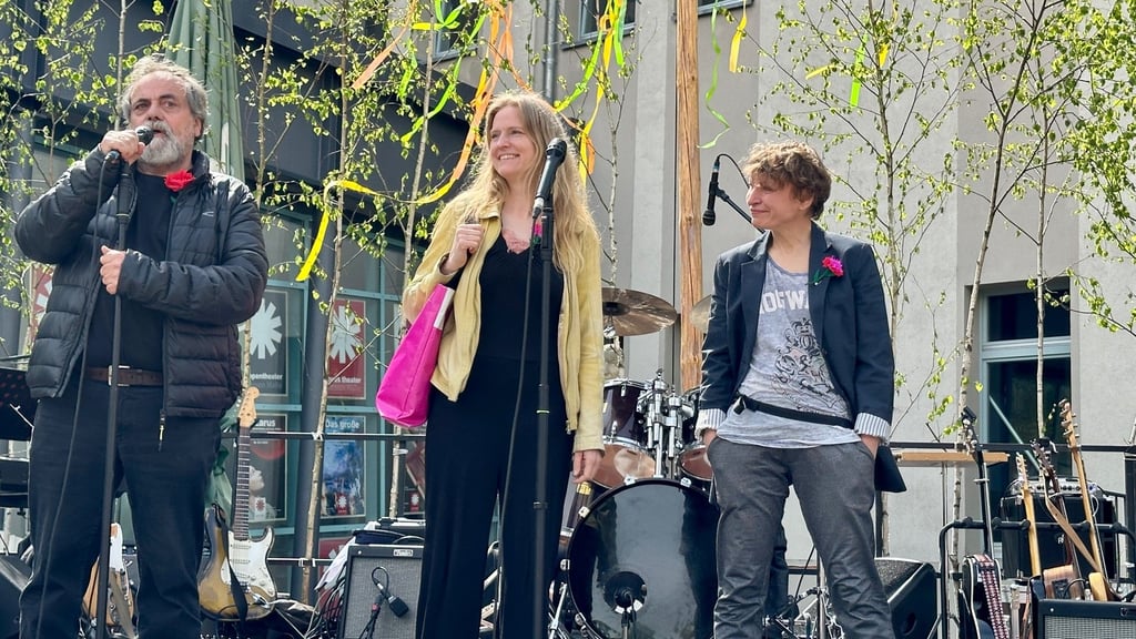 Maifeier des Neuen Theaters: Matthias Brenner bleibt in Halle