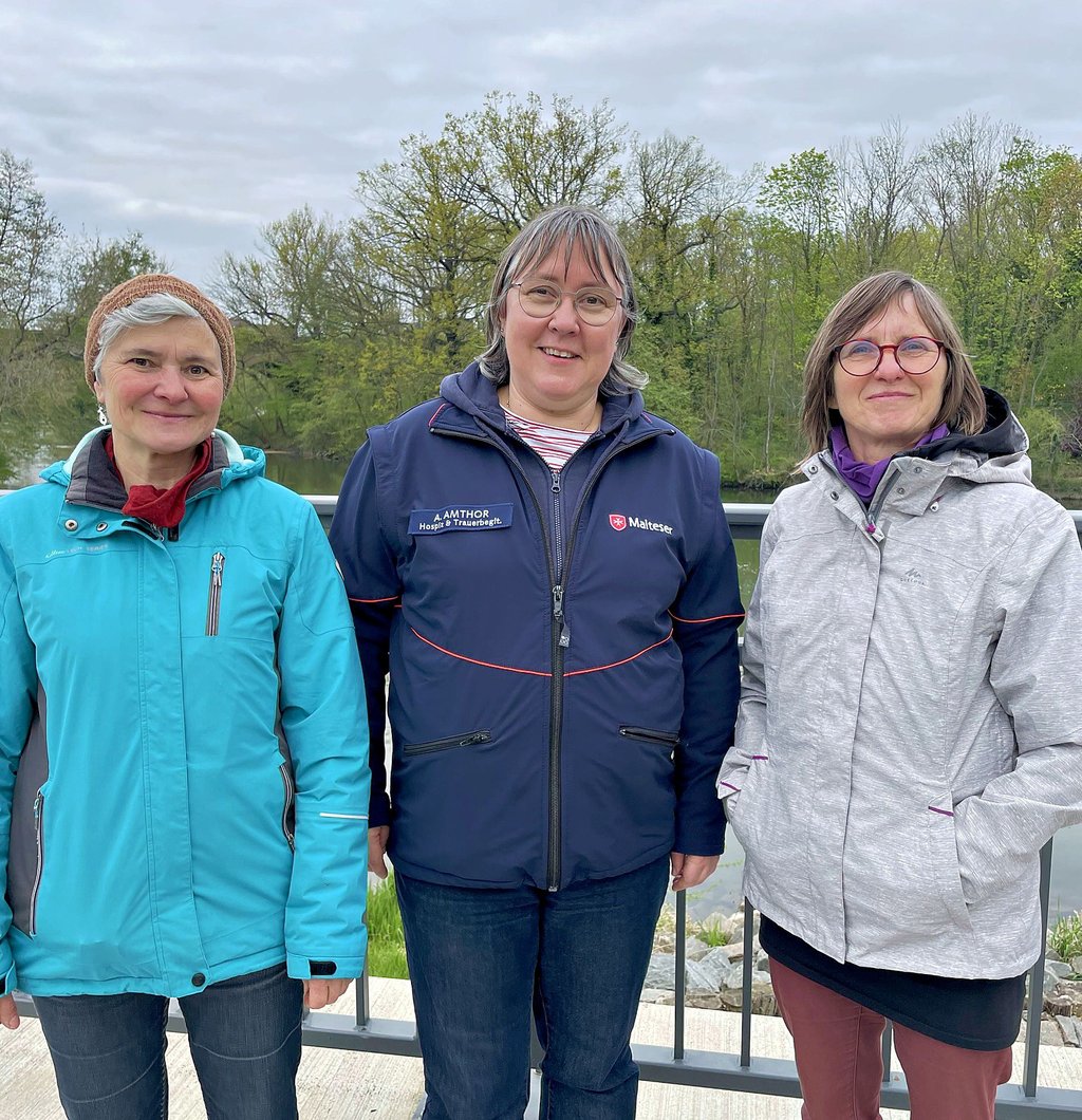 Die Trauerbegleiterinnen Sylvia Schöppl, Antje Amthor und Anke Thürer (v.l.n.r.) führten den ersten Weißenfelser Trauerspaziergang der Malteser durch.