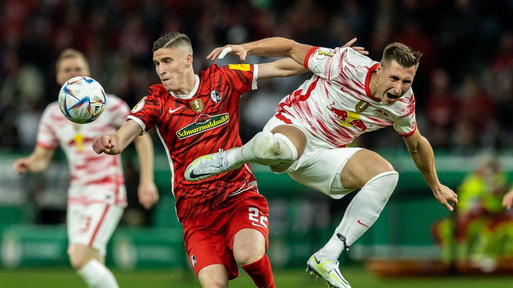 Gegen Freiburg tuts weh: Willi Orban gegen Roland Sallai.