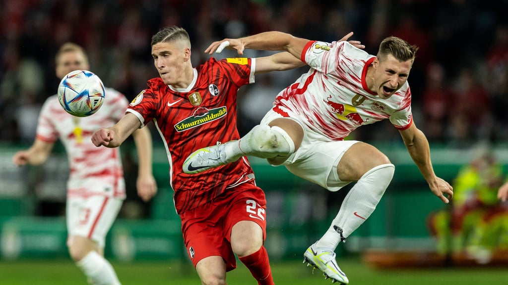 Gegen Freiburg tuts weh: Willi Orban gegen Roland Sallai.