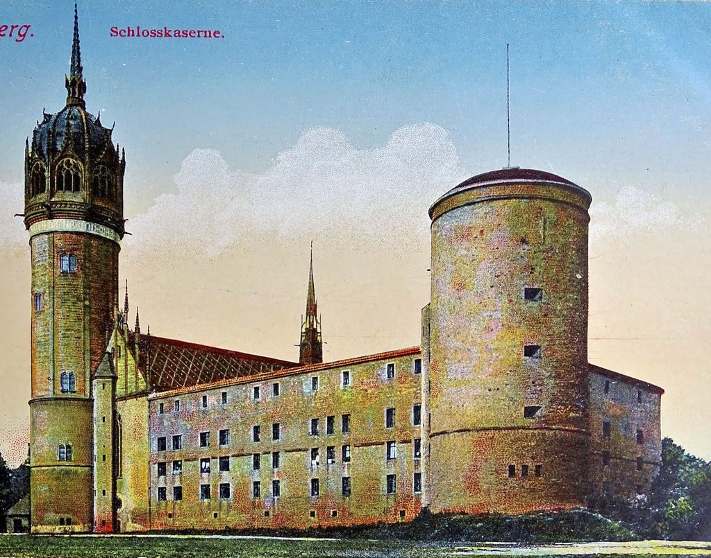Diese Postkarte zeigt die Schlosskaserne in Wittenberg.