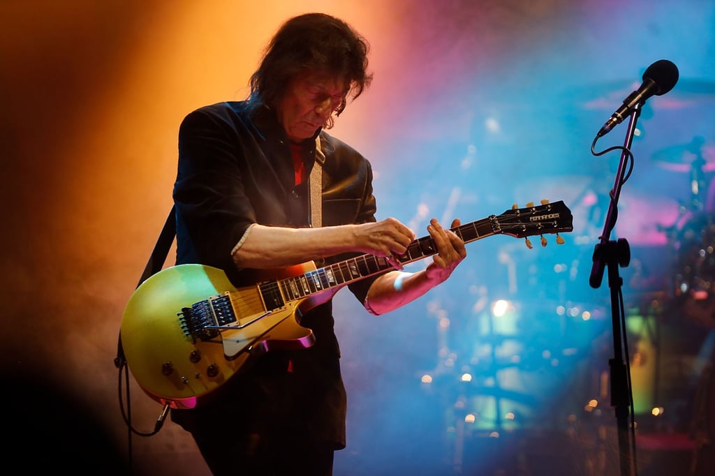 Genesis-Gitarrist Steve Hackett begeisterte auf seiner „Foxtrot“-Tour durch Europa auch Tausende Fans in Halle.