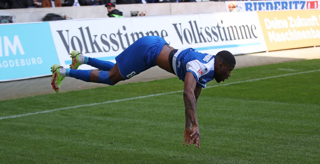 Jubelte nach seinem Tor artistisch: Moritz-Broni Kwarteng.