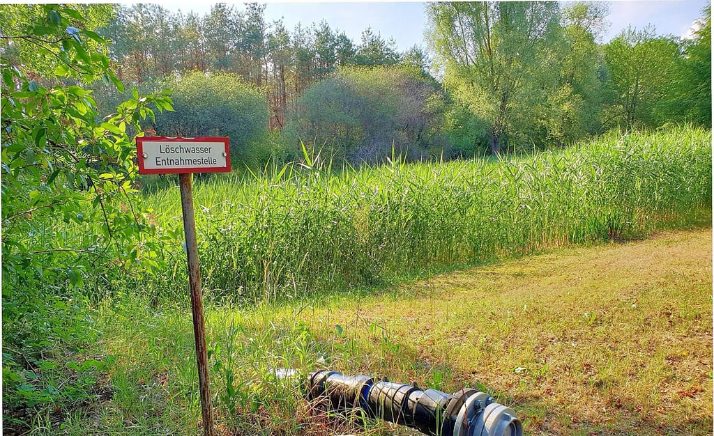 Der alte Wiesenteich ist vetrocknet und dient nicht mehr als Löschwasserteich