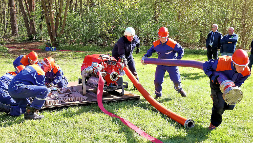 Die Jugendfeuerwehr von Wickerode in Aktion. Alle Jugendlichen gaben bei dem Wettbewerb ihr Bestes.