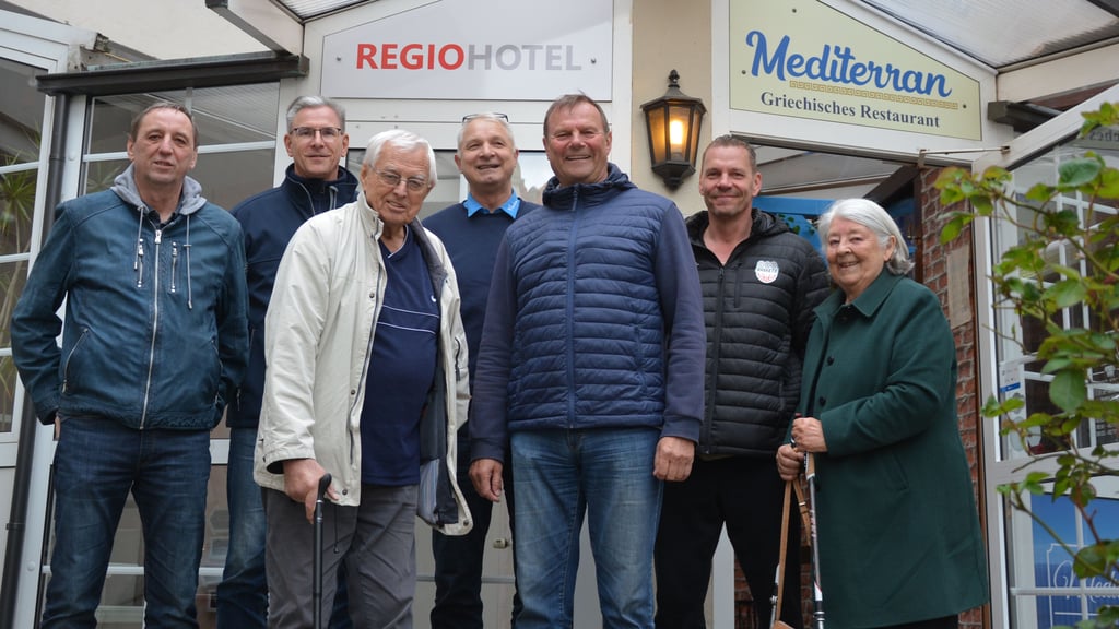 Achim Großmann (v.l.), Erik Hebold, Hermann Huß, Andreas Nölle, Kalle Gärtner, Marco Klingenberg und Christine Neuhof trafen sich in Wolmirstedt.