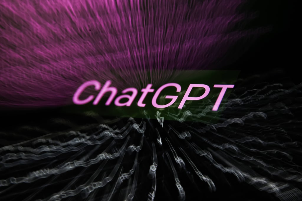 Notebooks und Handys gehören schon länger zum Schulalltag. Künstliche Intelligenz wie ChatGPT wirbelt das Lernen jetzt allerdings kräftig durcheinander.