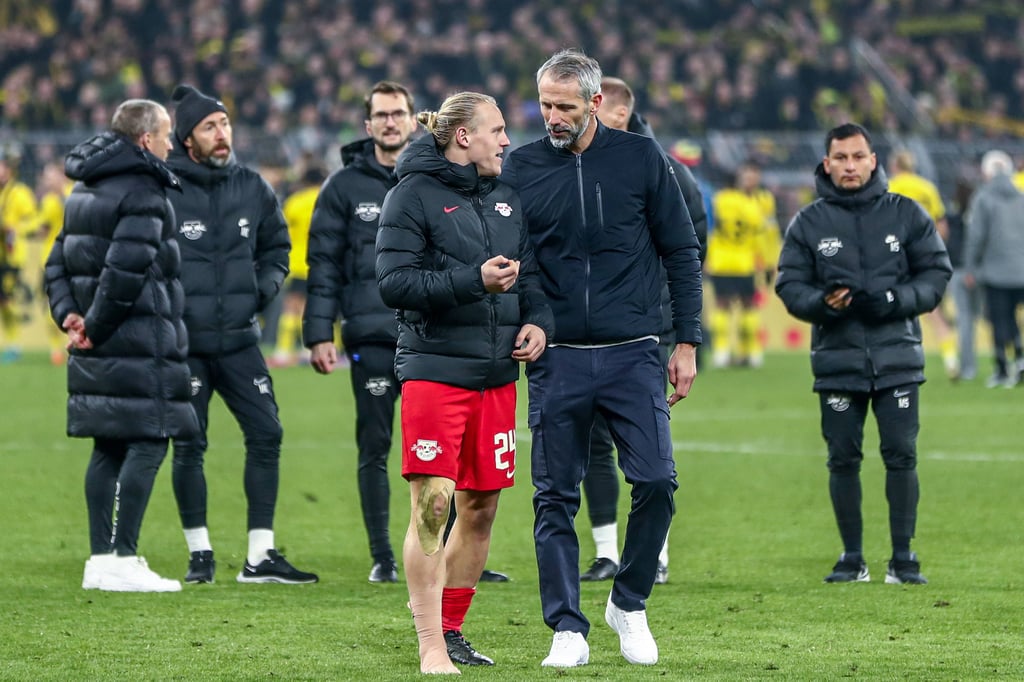 Marco Rose mit Xaver Schlager nach dem Spiel gegen Borussia Dortmund.