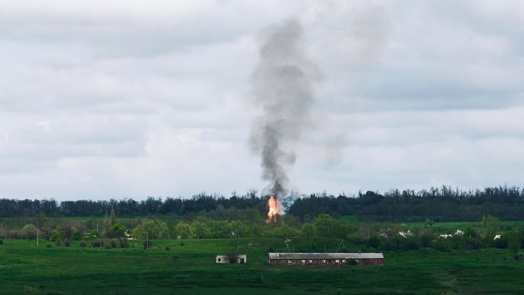 Artilleriebeschuss in der Nähe von Bachmut im Osten der Ukraine.