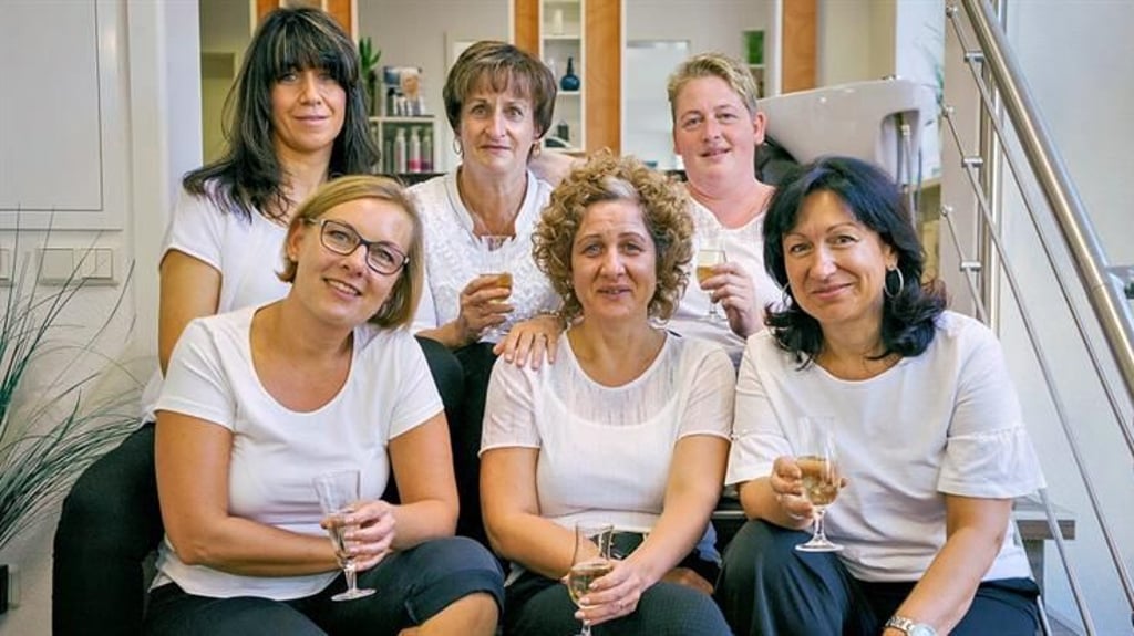 „Wir möchten, dass die Kundinnen und Kunden zufrieden nach Hause gehen!“ Das ist das Motto, dem sich das Team um Inhaberin Jana Hohmann (vorn rechts) verschrieben hat.