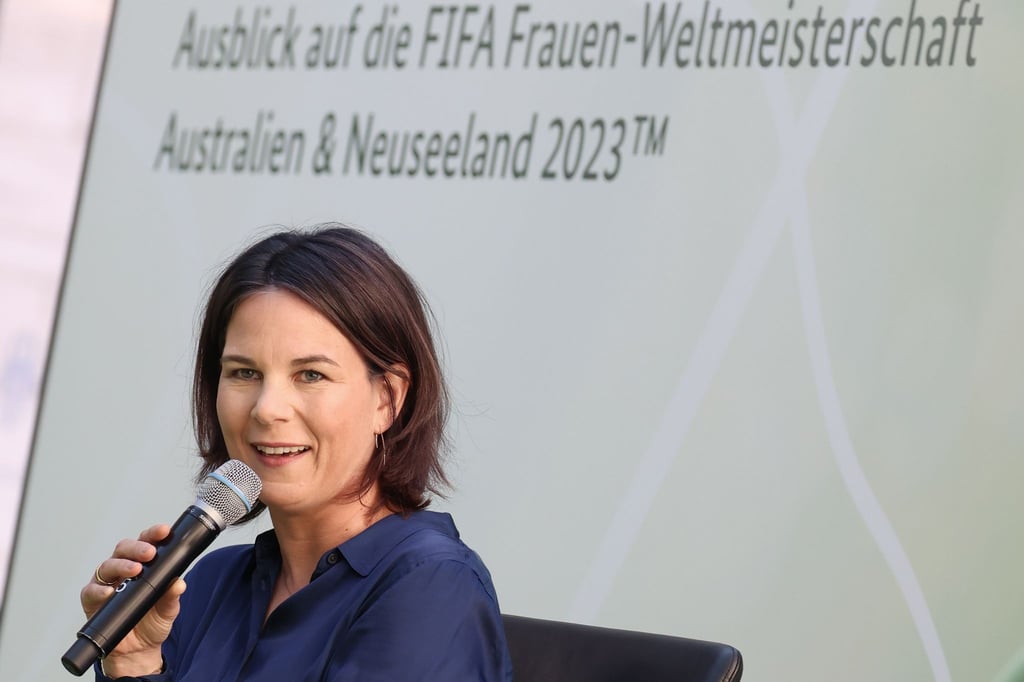 „Sportlerinnen und Sportler sollten nicht für die Fehler von Verbänden bezahlen“, sagt Außenministerin Annalena Baerbock.