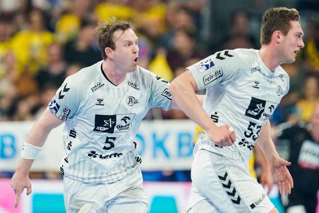 Sander Sagosen (l) und der THW Kiel setzten sich bei den Rhein-Neckar Löwen durch.