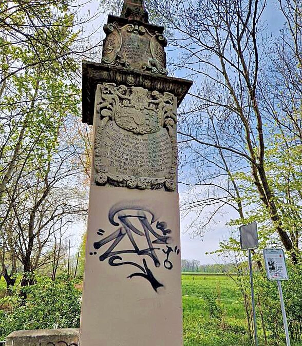 Das Denkmal „Theurer Christian“ ist abermals beschmiert worden, inzwischen ist es wieder sauber.