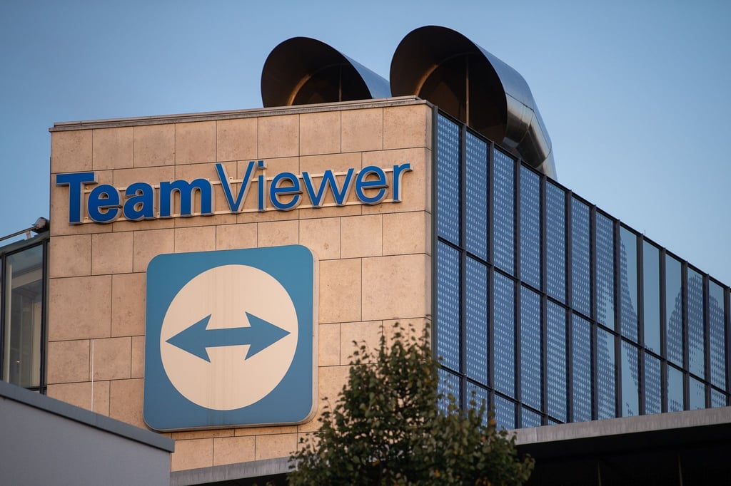 Das Logo des Software-Herstellers Teamviewer am Hauptsitz des Unternehmens im baden-württembergischen Göppingen.