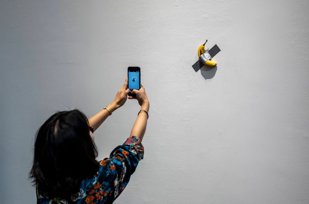 Das Kunstwerk von Maurizio Cattelan, eine Banane an der Wand, wurde von einem Kunststudenten aufgegessen.