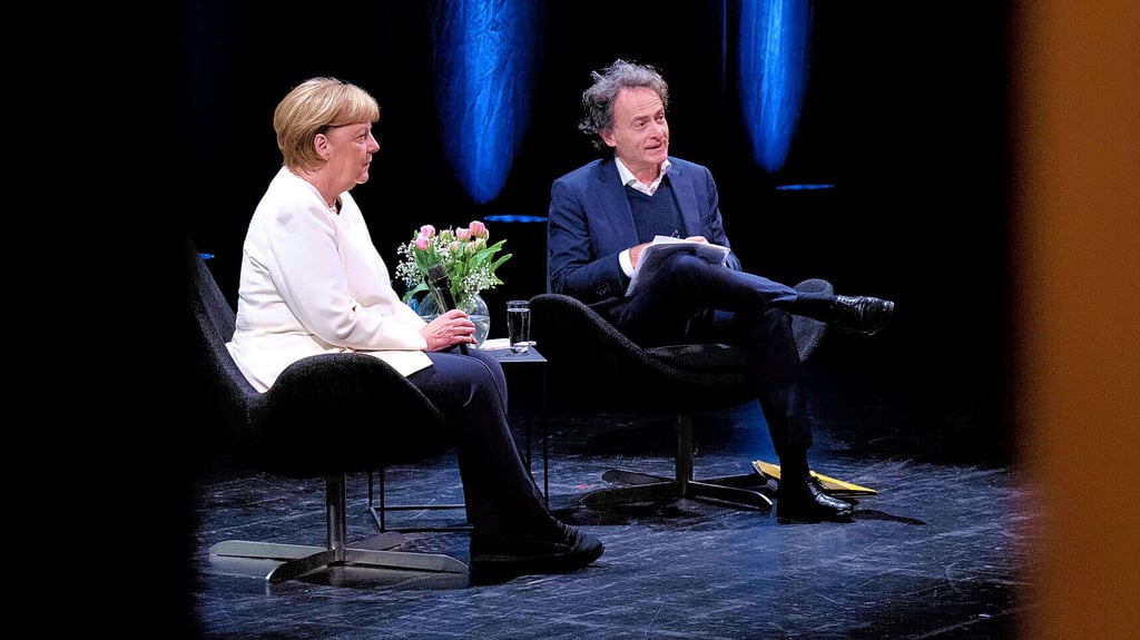 Leipziger Schauspiel: Angela Merkel und Giovanni di Lorenzo