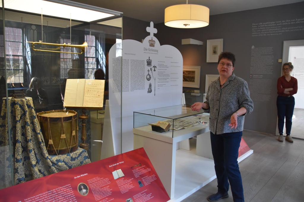 Juliane Riepe, eine der fünf Kuratoren der Kabinettausstellung „Die Krönung: Händel und das britische Königshaus“