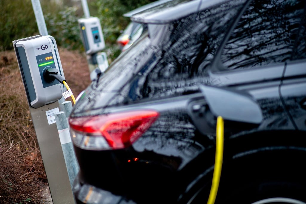 Die Nachfrage nach neuen E-Autos steigt wieder. Der Anteil reiner Elektrofahrzeuge an allen Neuzulassungen lag im vergangenen Monat bei rund 15 Prozent.