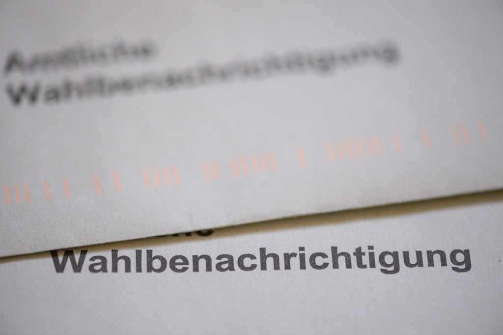 Ein Briefumschlag mit der Aufschrift „Wahlbenachrichtigung“.