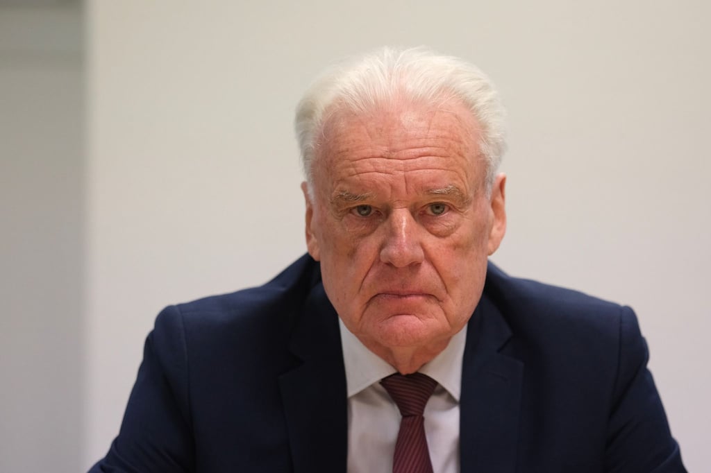Wolfgang Rupieper, Vize-Präsident des Deutschen Schwimm- Verbandes, sitzt im Arbeitsgericht.