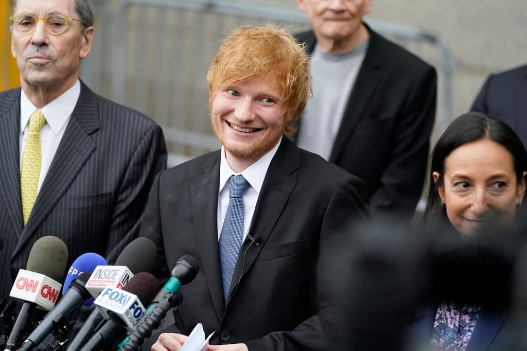 Er strahlt: Ed Sheeran vor dem New Yorker Bundesgericht, nachdem er seinen Prozess wegen Urheberrechtsverletzung gewonnen hat.